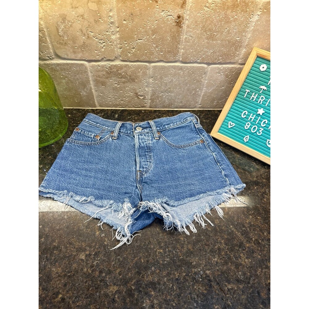2016 Levi’s 501 Cut Off Denim Shorts W24 Button Fly Raw Hem Medium Wash EUC
